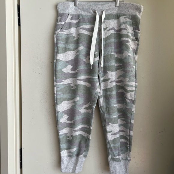 Aerie Camo Drawstring Joggers - Picture 4 of 7